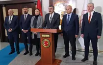 Bakan Tekin öğrencilere karne dağıttı: Yarıyıl tatilinde dinlenip, kitap okuyarak vakit geçirin