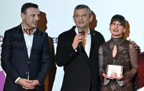 CHP Genel Başkanı Özel, SES Eşitlik ve Dayanışma Derneği Yılın Kadınları Ödül Töreni'ne katıldı