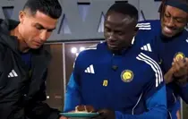 Afrika Uluslar Kupası Şampiyonu Sadio Mane'yi krallar gibi karşıladılar