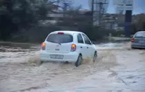 İzmir'in Ödemiş ilçesinde yağış hayatı olumsuz etkiledi