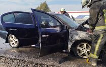 Antalya'da seyir halindeki otomobilde çıkan yangın söndürüldü