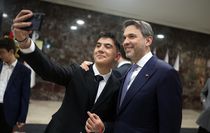 Enerji ve Tabii Kaynaklar Bakanı Bayraktar, Ankara'da lise öğrencileriyle iftarda bir araya geldi Açıklaması