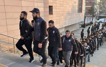 Eskişehir merkezli yasa dışı bahis ve dolandırıcılık operasyonunda yakalanan zanlılardan 32'si tutuklandı