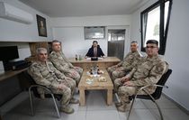Hatay Valisi Masatlı, görev başındaki güvenlik güçleri ve vatandaşlarla bayramlaştı