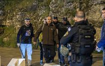 İsrail polisi, Kudüs'te Eski Şehir surları önünde teravih kılan Filistinlilere bir kez daha saldırdı