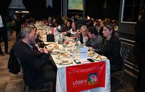 İzmir'de lösemililer ve aileleri iftarda bir araya geldi