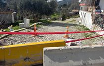 İzmir'de toprak kayması sonucu tahliye edilen apartmanın sakinleri çözüm bekliyor