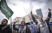 Mescid-i Aksa'nın kapatılması ve İran'a yönelik saldırılar ABD Büyükelçiliği önünde protesto edildi