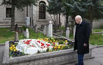 MHP Genel Başkanı Bahçeli, Muhsin Yazıcıoğlu'nun kabrini ziyaret etti