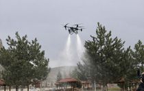 Sivas Belediyesi kenelere ve haşerelere karşı dronla ilaçlama yaptı