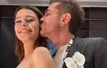 Kenan Doğulu'dan Beren Saat'e sahnede aşk dolu kutlama