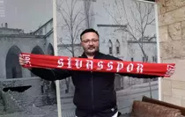 Sevgililer gününde eşini yalnız bırakıp Sivasspor'u seçti