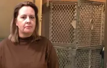 İnfial yaratan olay! Evlat edindiği 2 çocuğu kafese kapatıp yıllarca şiddet uyguladı