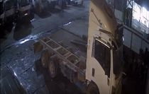 Manisa'da çalınan araç İzmir'de bulundu: Hırsızlık anı kamerada