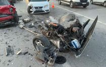 İzmir'de üç aracın karıştığı zincirleme kaza: 3 yaralı