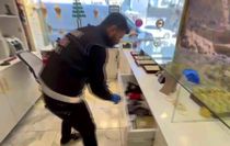 Kuyumcu süsü verip tefecilik yaptılar: Operasyonda silah, pos cihazları ve milyonluk çek-senet ele geçirildi