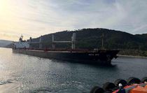 Çanakkale Boğazı'nda karaya oturan gemi için kurtarma çalışması başladı, boğaz trafiğe kapandı