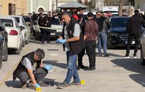 Otomobiline binerken silahlı saldırıya uğradı; olay kamerada