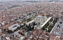 İlber Ortaylı'nın defnedileceği Fatih Camii haziresi dronla görüntülendi