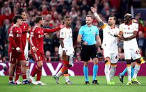 Liverpool Galatasaray maçında hakem değişikliği