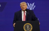 Trump'tan gazetecilere: Bana her şeyi sorabilirsin, seksten bahsedebilirsin