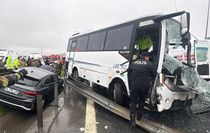 İstanbul'da polis servisinin de karıştığı zincirleme kaza: 1 polis şehit oldu, 16 kişi yaralandı