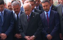 Bahçeli, Türkeş'in kabrini ziyaret etti