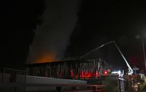Ankara'da ilaç fabrikasında çıkan yangına müdahale ediliyor
