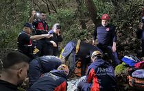 Antalya'da uçuruma düşen kişi yaralandı