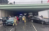 Beylikdüzü'nde 4 aracın karıştığı trafik kazasında 4 kişi yaralandı