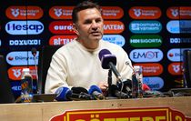 Galatasaray'ın içinde hain var! Okan Buruk, ''Maç kadroları sızdırılıyor'' deyip isim verdi
