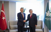 Özgür Özel ve Davutoğlu'ndan Siyasi Ahlak Vurgusu