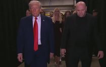 Barış masası çökerken Trump bakın nerede görüntülendi