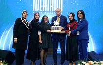 AK Parti Karşıyaka Kadın Kolları, ödülünü Cumhurbaşkanı Erdoğan'dan aldı