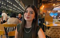 Alev alan otomobilde hayatını kaybeden 25 yaşındaki doktor son yolculuğuna uğurlandı