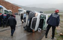 Malatya'da Minibüs Devrildi: 12 Yaralı