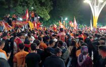 Galatasaraylı taraftarlardan Batman'da coşkulu kutlama