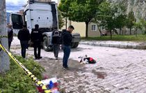 Emet'te tırın ayağının üzerinden geçtiği yaşlı kadın yaralandı