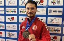 Avrupa şampiyonu milli karateci Enes Özdemir, altın madalyanın gurunu yaşıyor