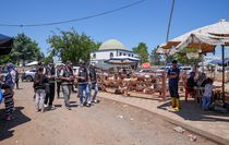 Diyarbakır'da polis kurban satış yerlerinde sahte para uyarısı yaptı