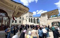 Fâtih Sultan Mehmed Han Türbesi'nde yoğunluk oluştu