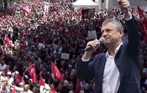 Güvenpark'ta insan seli! Özgür Özel'in programı öncesi alan doldu taştı