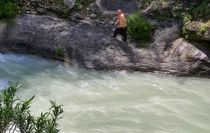 Eğlence Çayı'na giren genç kayboldu, ekipler seferber oldu
