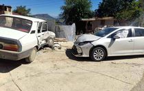 Adana'da otomobiller çarpıştı: 2 yaralı