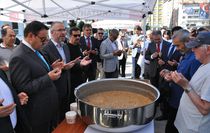 Kütahya'da binlerce kişiye aşure ikramı