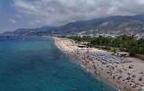 Alanya'da tatilciler deniz ve güneşin tadını çıkardı