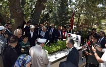 Dicle'de 15 Temmuz'da şehitler kabirleri başında anıldı