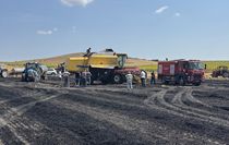 Edirne'de biçerdöverden buğday tarlasına sıçrayan yangın söndürüldü