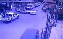 Aynı sokakta peş peşe kazalar kamerada