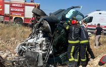 Denizli'de devrilen otomobildeki 4 kişi yaralandı